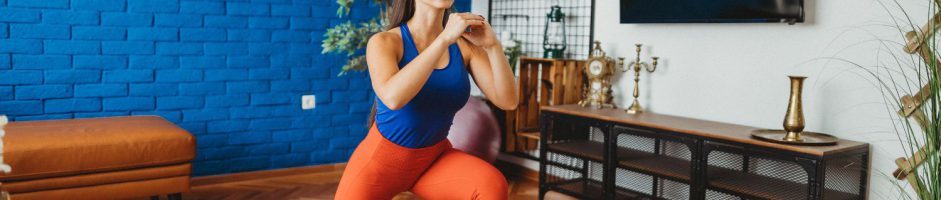 Esercizi da fare in casa: 10 modi per mantenersi in forma