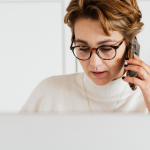 Signora al telefono