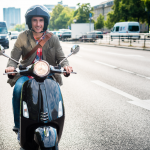 Ragazzo in scooter